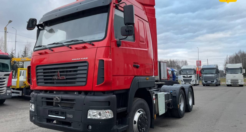 Парк дорожной техники Кировской области пополнился 100 новыми машинами