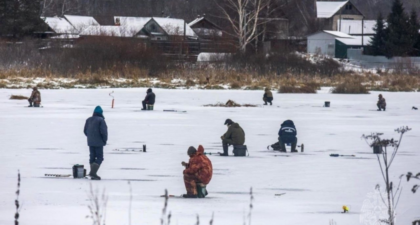 В Кировской области толщина льда на реках станет безопасной не ранее 12 января