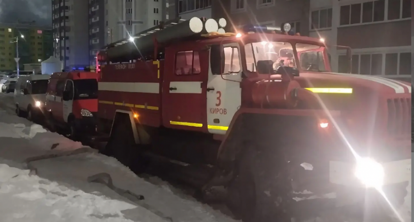 В Кирове потушили пожар с привлечением 28 спасателей