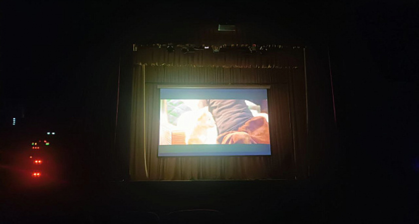 В поселке Пижанка обустроили современный кинозал