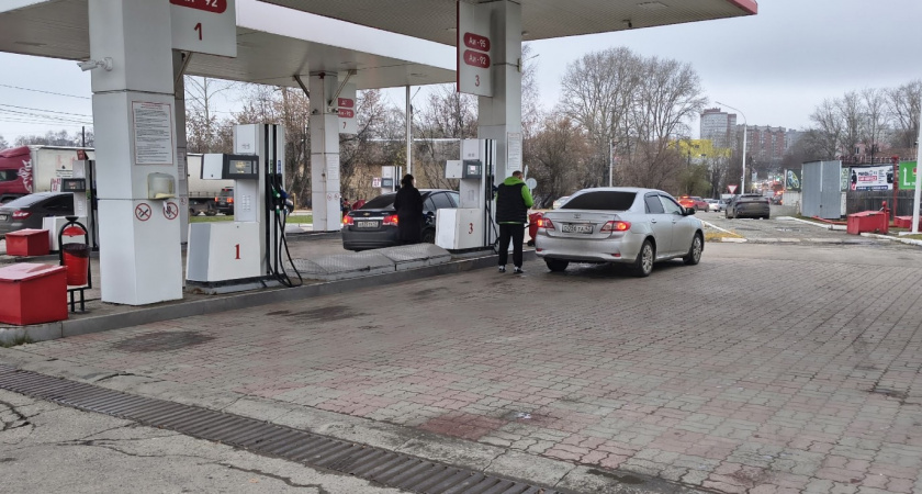 Можно ли в баке авто смешать два разных вида бензина - запомните раз и навсегда