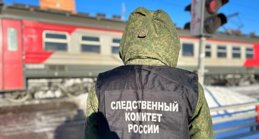 Двое попали под поезд рядом с Кировской областью: мужчина ранен, женщина погибла