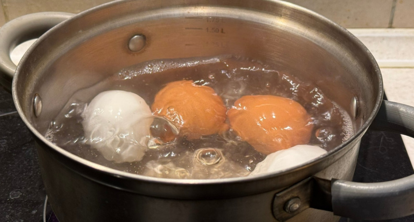 Узнала 4 лайфхака для безупречной варки яиц - скорлупа не трескается и желток не переваривается