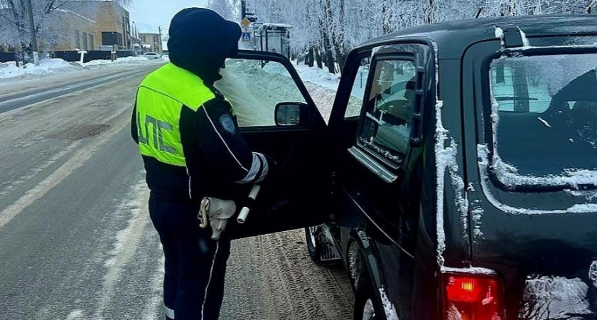 Сплошные проверки автомобилистов начались на дорогах Кировской области