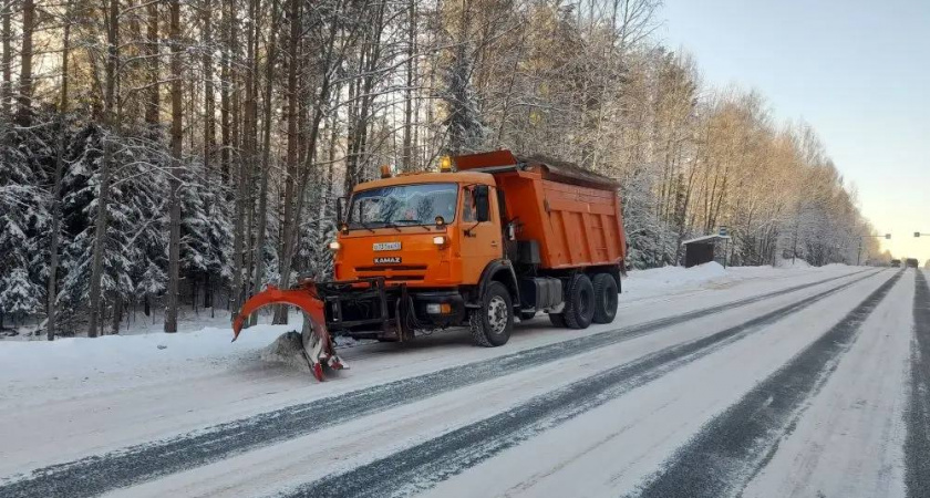 В Кировской области дорожные службы перевели на усиленный режим работы