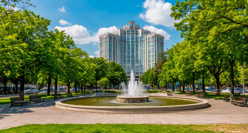 Работы мало, цены - "конские", но сюда все равно переезжают: уютный российский городок рядом с морем