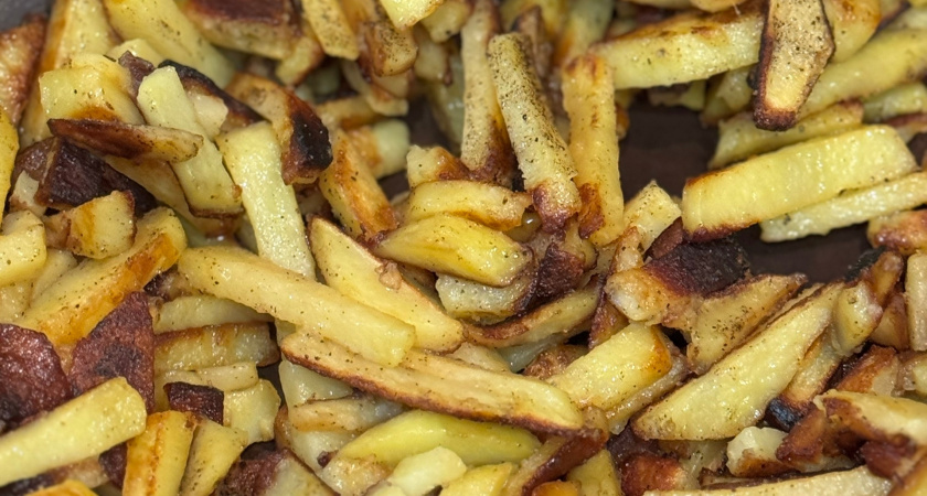 Больше никакой каши при жарке: друг научил, как надо жарить картошку и указал на тонкости