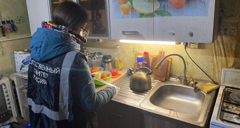 Жительница Уней полгода заставляла сына страдать, избивая его разными предметами