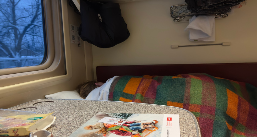 Подкинул мне проблемку: сосед предложил обменяться местами в вагоне, но не сказал, зачем