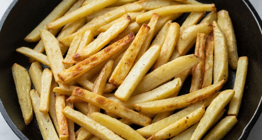 Перед жаркой всегда ошпариваю картошку кипятком - хитрость, про которую знают только профи