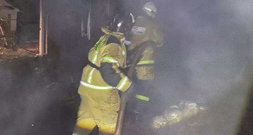 В Кирово-Чепецком районе девять пожарных тушили частную баню