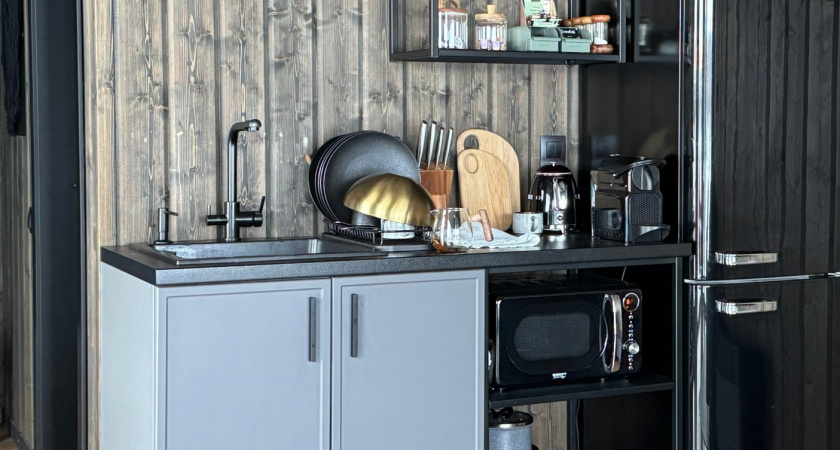 Что выбрать для фартука на кухне - плитку, камень или шпон: дизайнер поставил точку