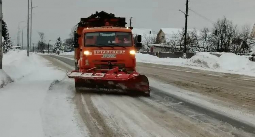 200 единиц дорожной спецтехники работает на территории Кировской области