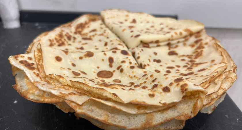 Просто кидаю блины в кипящее молоко: вкуснее еще не ела