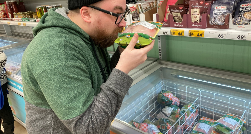 Желтенькие куры — большой обман? Что на самом деле скрывается за цветом «деревенской» птицы