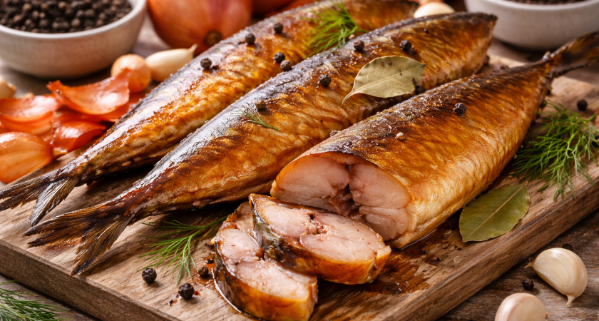 "Купаю" скумбрию в чае – и через 3 дня готова вкуснейшая копчёная рыба, как из коптильни