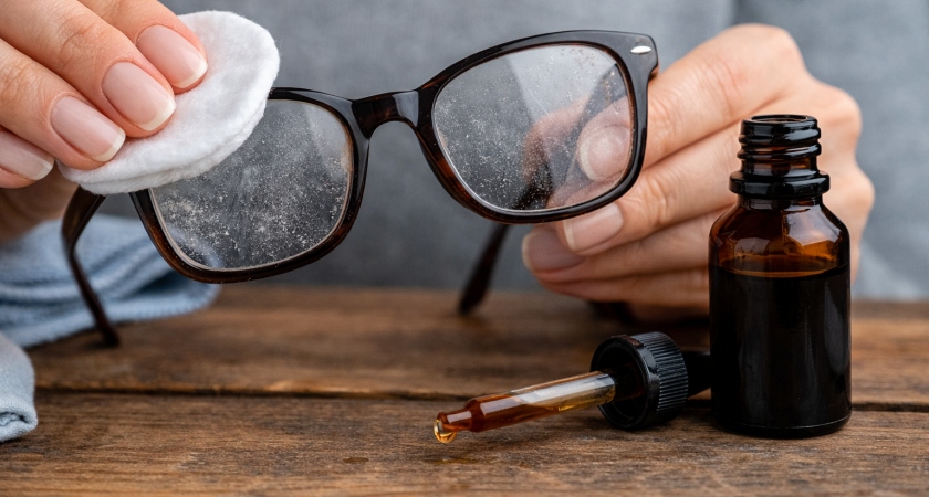 Нанесла йод на очки - и не ожидала такого эффекта: старые затертые линзы стали выглядеть почти как новые