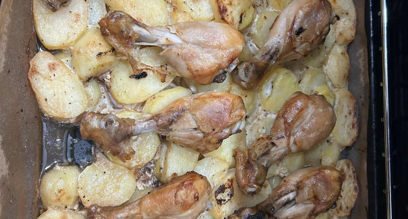 Приготовила на пробу куриные "чупа-чупсы" - сразу пошла делать еще. Дети пищат от восторга