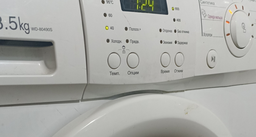 В стиралке вонь именно из-за этой детали - все про нее забывают и зря. Проверьте свою машинку прямо сейчас