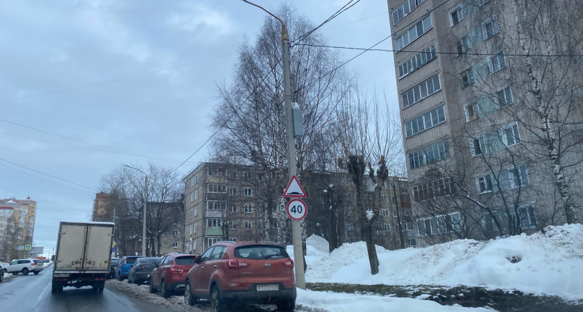 Можно ли выехать на обочину через сплошную: поставлена точка в вопросе