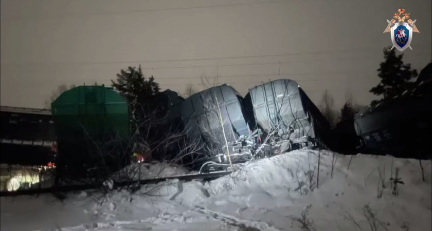 Все сошедшие с рельсов под Оричами вагоны грузового состава подняты