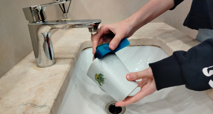 Как я чищу губку для посуды за 1 минуту. Минус жир и бактерии