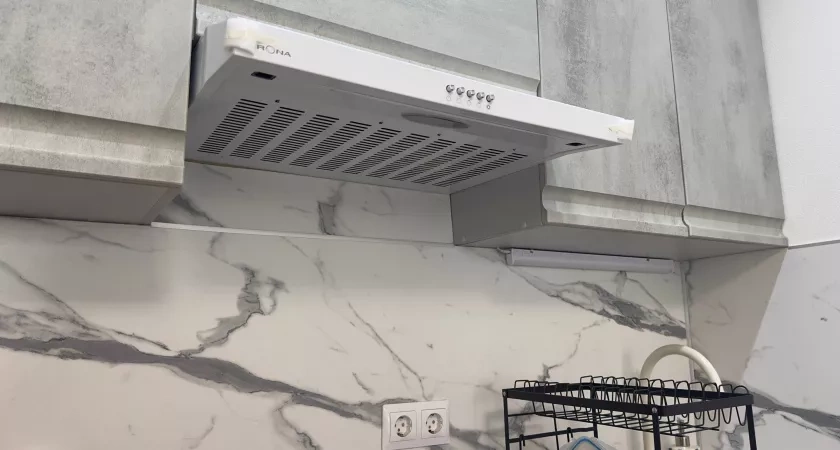 Почему умные хозяева давно отказались от вытяжки на кухне: нашли более удобный вариант