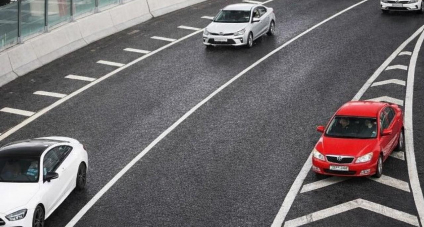 Можно ли заехать на островок, если пропустил поворот: изучил ПДД — отвечаю на больной вопрос