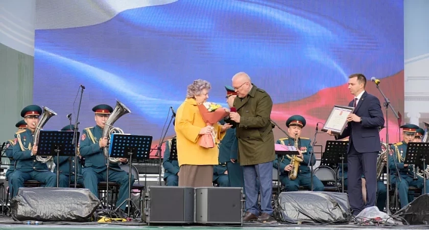 Трех жителей Кировской области удостоили наград Президента России