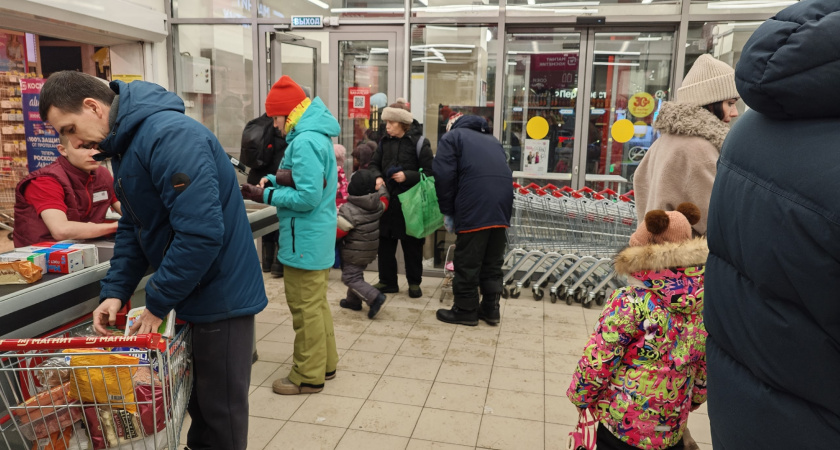 Почему я всегда выбираю очередь слева в супермаркете: какое это даёт преимущество