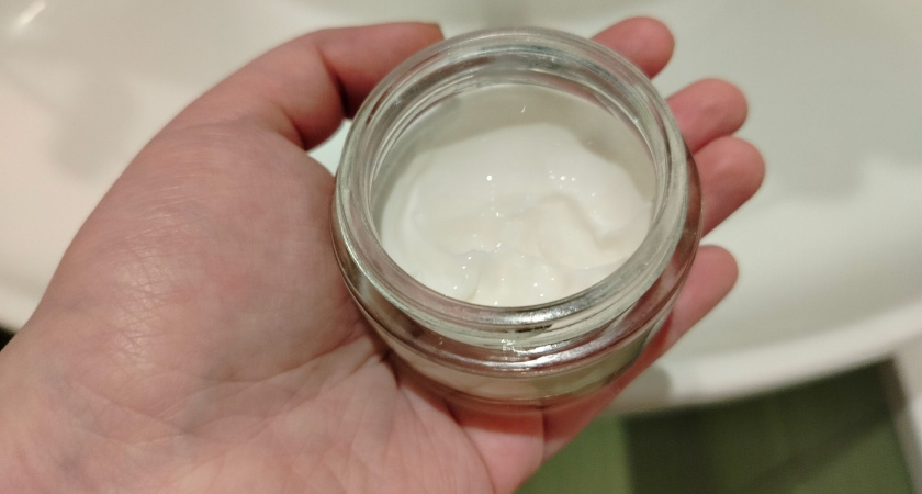 Совет молодости из бабушкиной тетрадки: старинный способ помог избавиться от пигментных пятен, вернул рукам гладкость