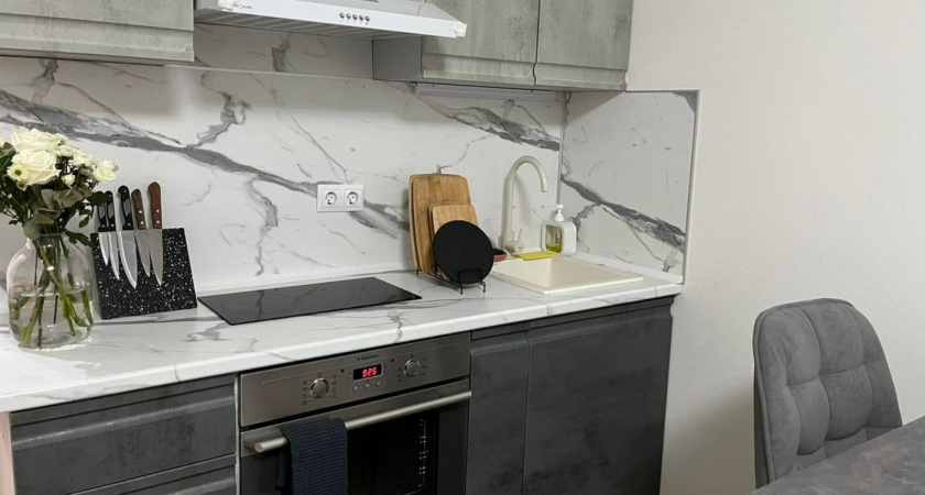 Протирать бумажными полотенцами - строго запрещено: предмет на кухне, который этого не переживет - испортите напрочь 