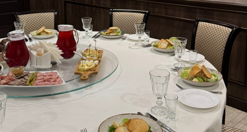 Старую скатерть никогда не выбрасываю - узнала, куда применить. У меня в доме ничего не пропадает