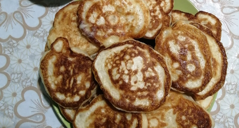  Смешиваю банку рыбы и кефир – и завтрак на всю семью готов: румяные, пышные оладьи обожает вся семья