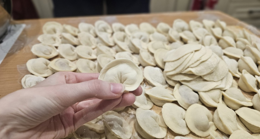 Просто добавьте стакан холодной воды - вот как сварить идеальные пельмени. Запомните раз и навсегда 