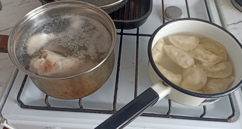 Умный повар никогда не положит курицу в кипяток - и вот почему. Простое правило, которое нужно запомнить