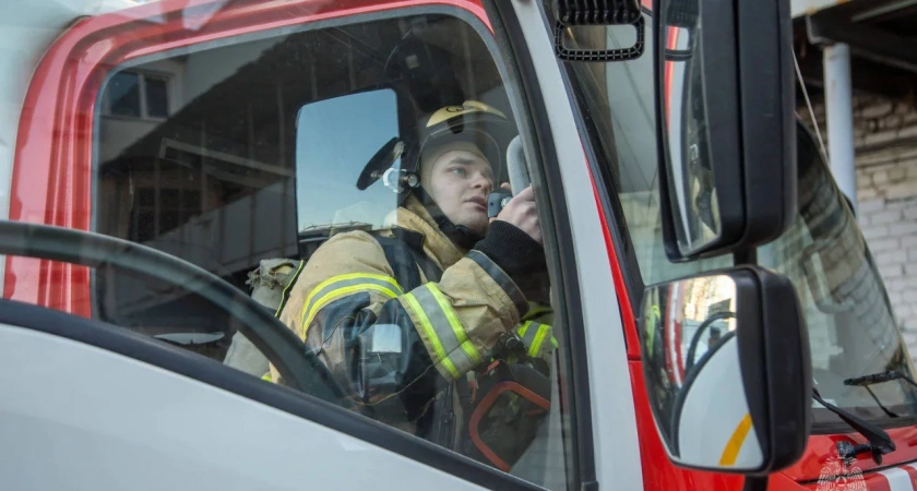 В Кирове восемь человек тушили баню