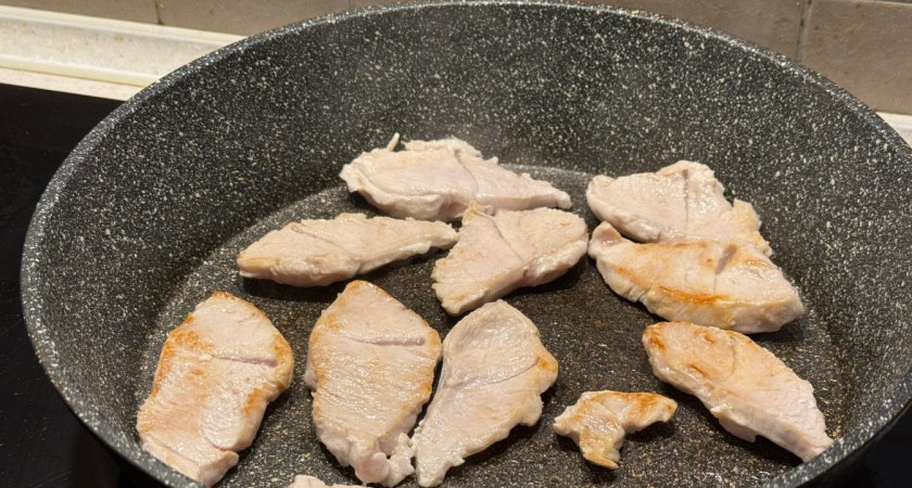 Когда добавлять специи к мясу - в начале или конце? Шеф-повар поставил точку