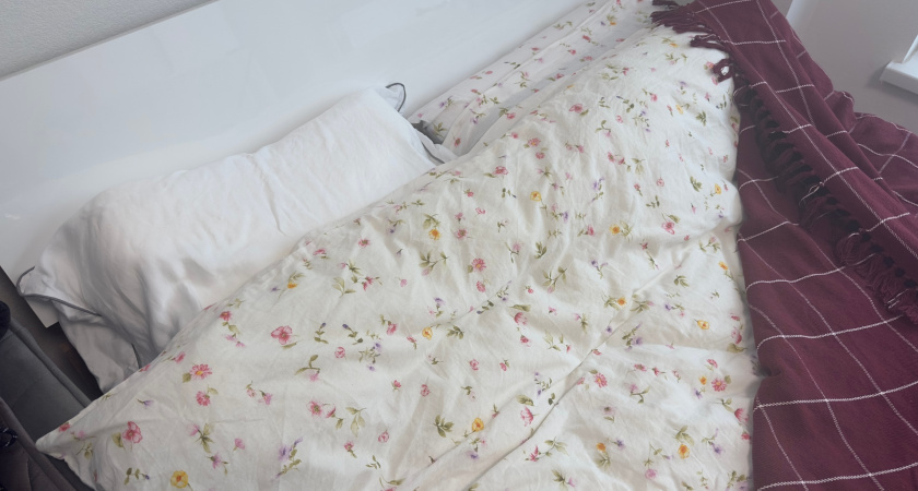 Обычные одеяла больше не в тренде: что поможет быстрее восстанавливаться и спать крепче