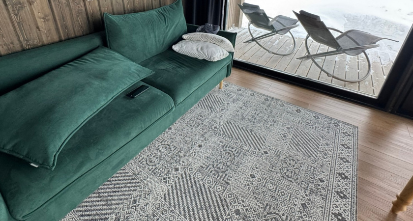 Рассыпала на ковер и пропылесосила - такой свежести не было даже после химчистки: берите на заметку 