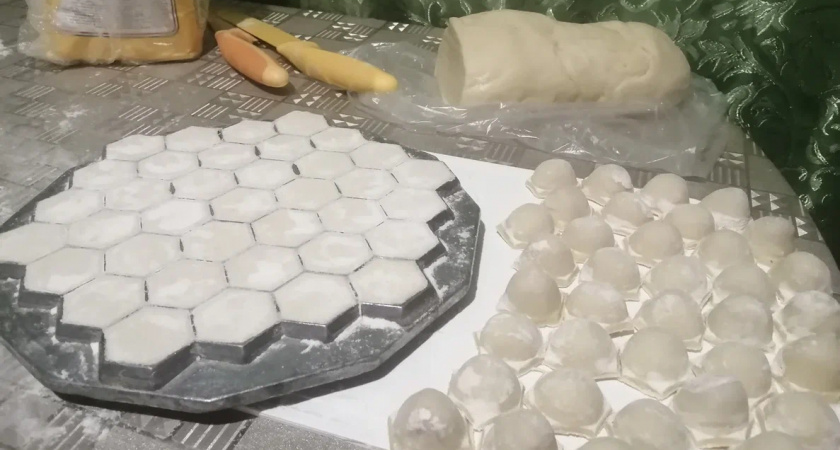 Чтобы пельмени получились вкуснейшие и ароматные, добавьте в фарш секретный ингредиент: сама бы не додумалась до этого