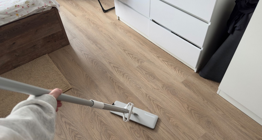 Без тяжелого ведра и в 2 раза быстрее - узнала, как моют пол в клининге. Теперь всем подругам советую