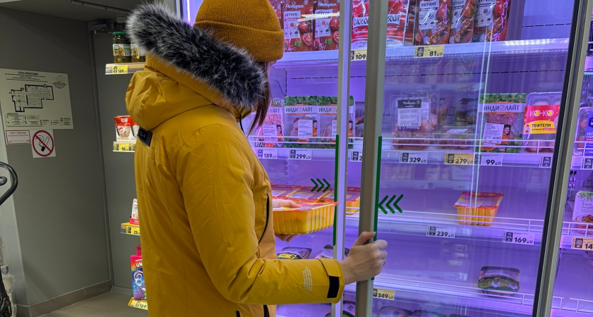 Знакомая сотрудница супермаркета поделилась, какие продукты в магазинах лучше обходить стороной