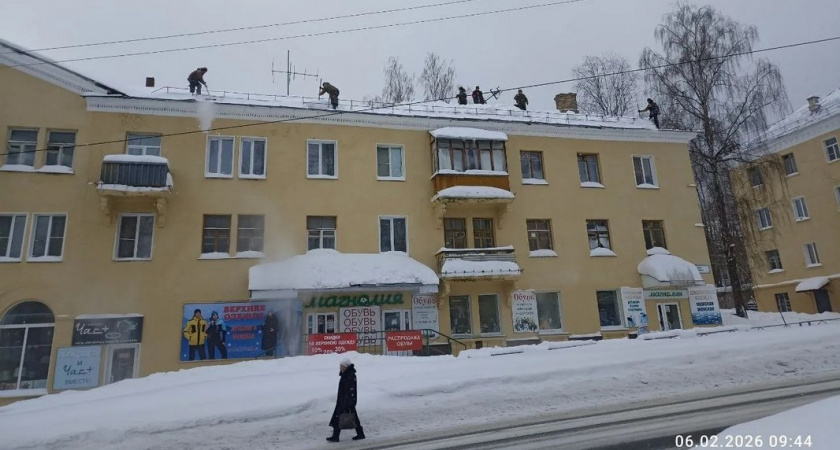 Администрация Кирово-Чепецка отчиталась об очистке крыш 17 домов