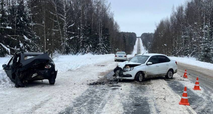 Пять человек в одном авто покалечились в ДТП на трассе под Куменами