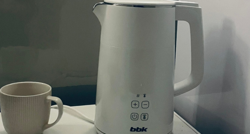 Кидаю 3 кусочка в чайник - и накипь отваливается кусками: лайфхак безопасен для и здоровья, и прибора