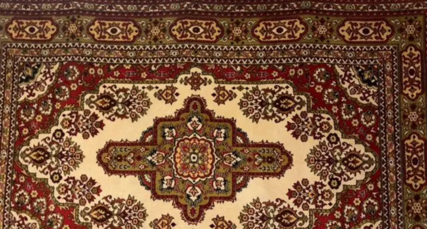 Ковер за миллион: кировчанин продает "символ советской эпохи"