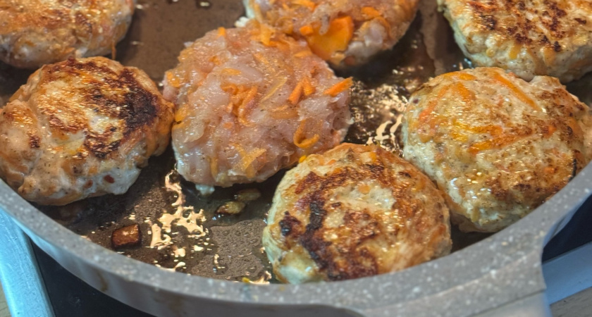 Не только хлебушек в молоке: эти ингредиенты испортят котлетный фарш - не добавляйте их никогда