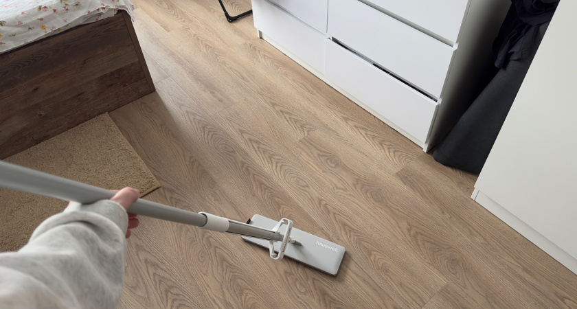 1 ложку на ведро воды – и полы не мою неделями: поверхность сияет, как зеркало, а запах как в оранжерее