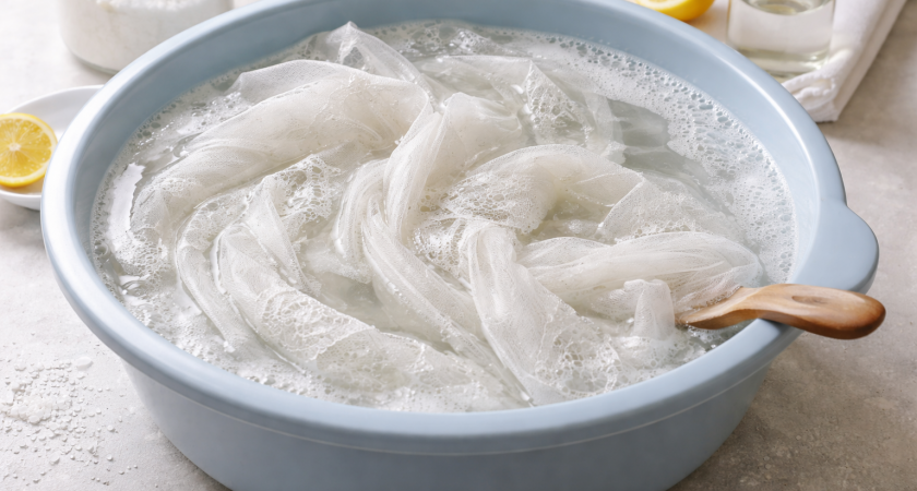 2 стакана в таз - и даже пожелтевшие старые занавески станут белее первого снега: хрустят от чистоты